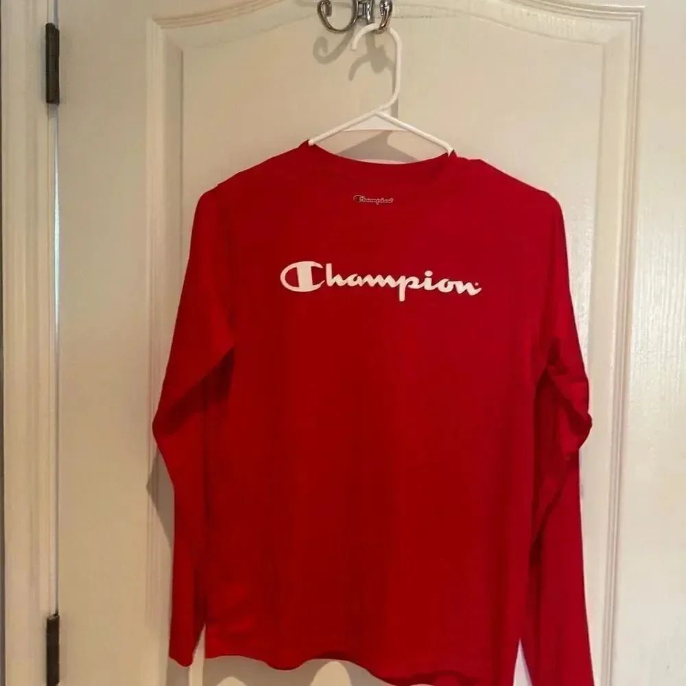 Never worn Champion tee L